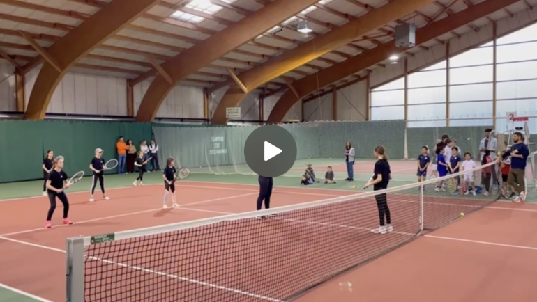 Chorégraphie proposée par l’Ecole de Tennis lors des 75 ans du TCV